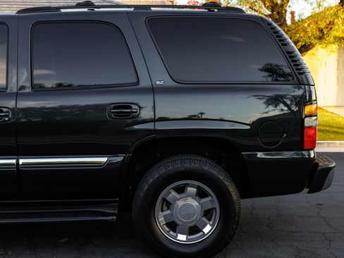 Used 2005 GMC Yukon SLT w/ SLT Preferred Equipment Group RWD image 14