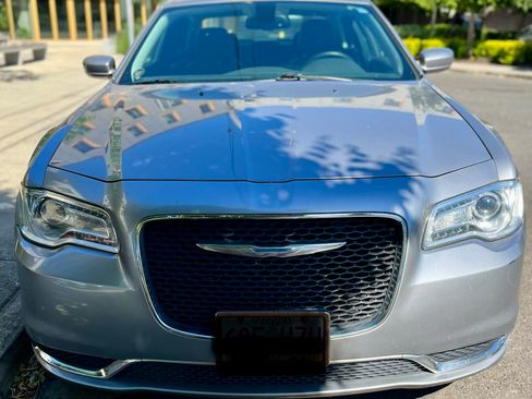 Used 2015 Chrysler 300 Limited RWD image 5