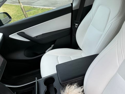 Used 2021 Tesla Model Y Long Range image 11