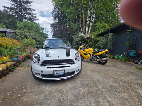 Used 2016 MINI Cooper Countryman S FWD image 1