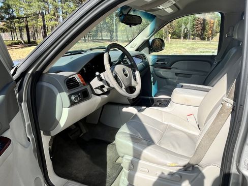 Used 2011 Chevrolet Tahoe LT image 14
