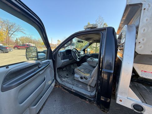 Used 2006 Ford F350 XL image 12