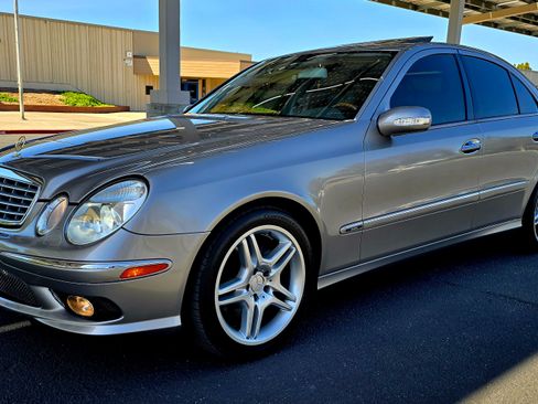 Used 2005 Mercedes-Benz E 500 Sedan image 1