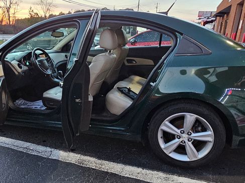 Used 2014 Chevrolet Cruze LT image 9