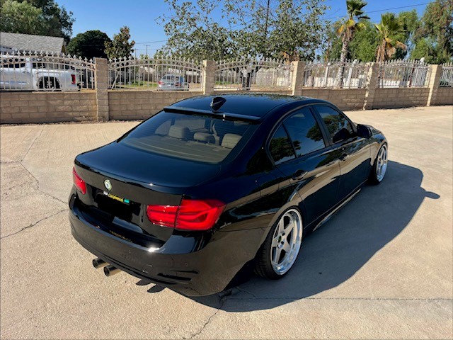 Used 2016 BMW 320i Sedan RWD image 2