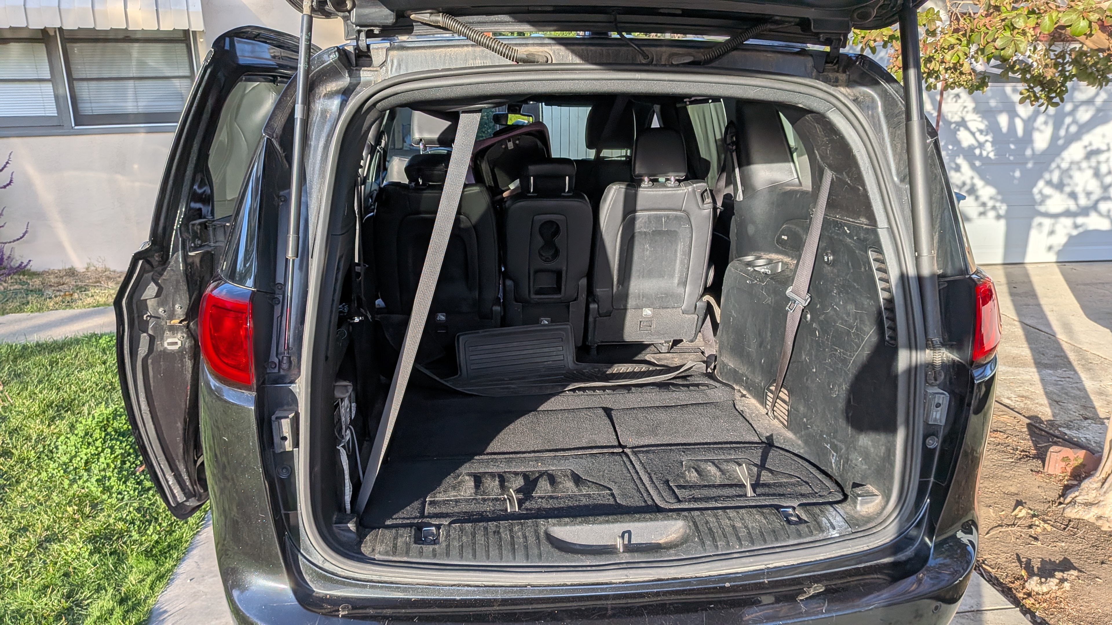 Used 2018 Chrysler Pacifica Touring-L w/ Premium Audio Group FWD image 6