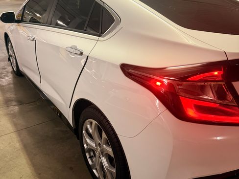 Used 2018 Chevrolet Volt Premier w/ Driver Confidence Package image 9