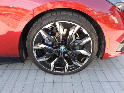 Used 2024 BMW i5 eDrive40i w/ Executive Package RWD image 10