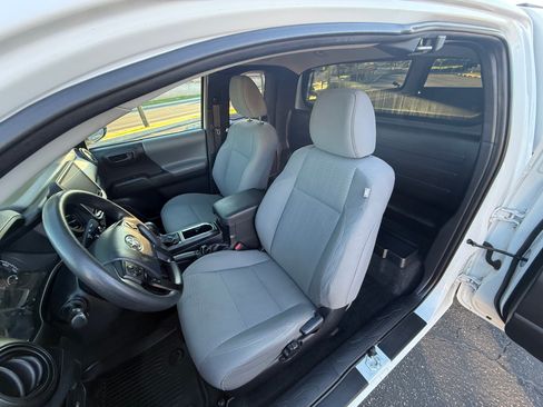 Used 2019 Toyota Tacoma SR image 9