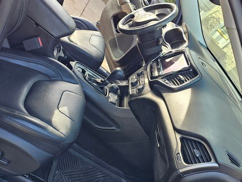 Used 2019 Jeep Cherokee Limited image 17