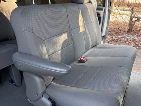 Used 2008 Chrysler Town & Country LX image 6