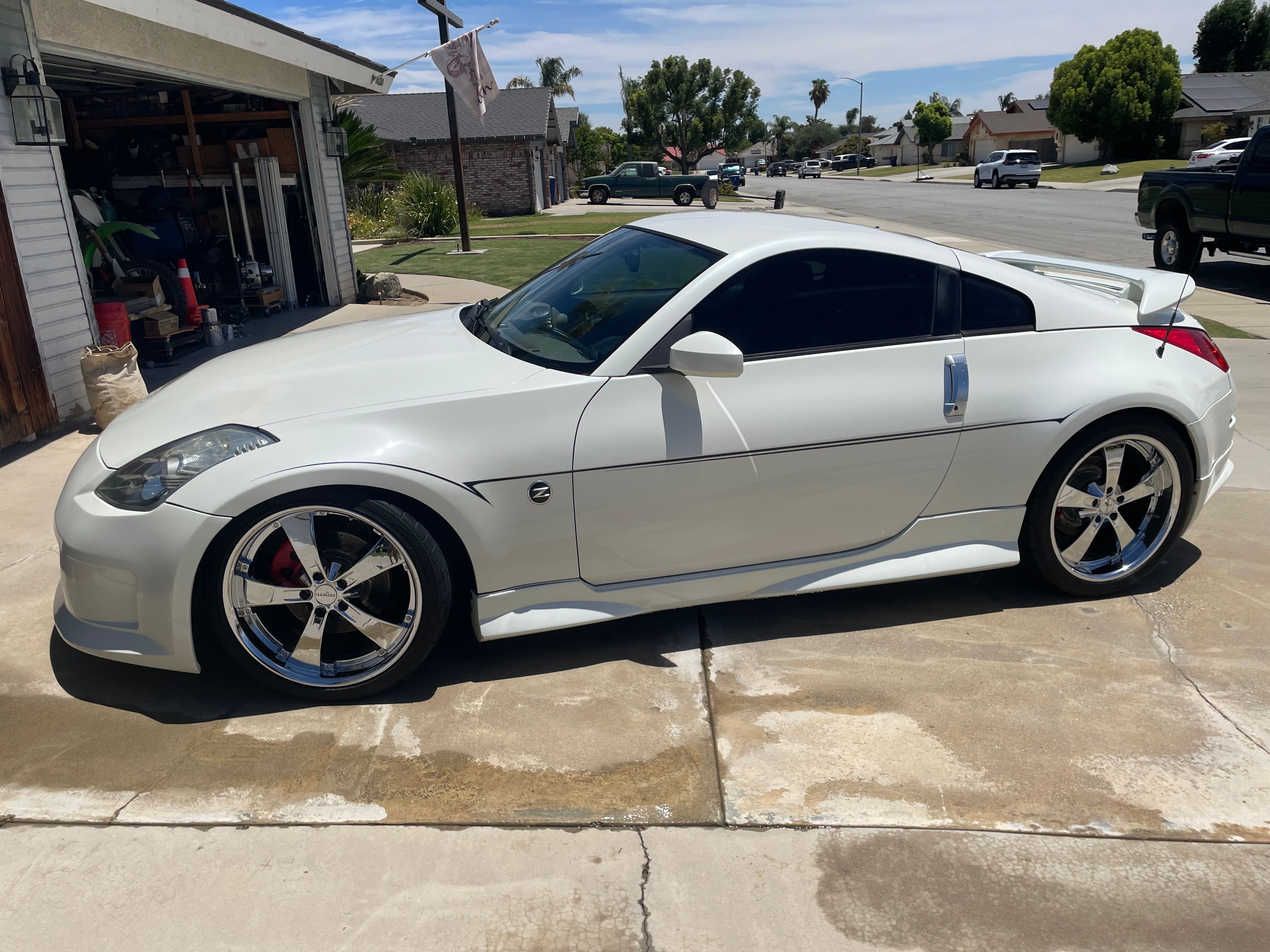 Used 2006 Nissan 350Z Touring w/ (N93) Cargo Convenience Pkg RWD image 2