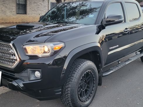 Used 2016 Toyota Tacoma TRD Sport image 1