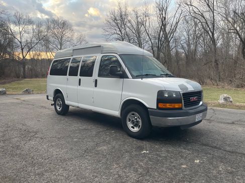 Used 2011 GMC Savana 2500 LT w/ LT Preferred Equipment Group image 14
