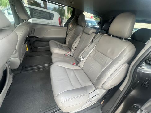 Used 2015 Toyota Sienna XLE image 12