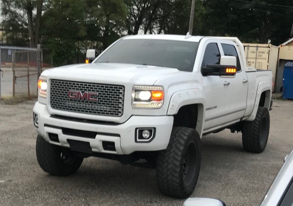Used 2016 GMC Sierra 2500 Denali w/ Duramax Plus Package AWD/4WD image 1