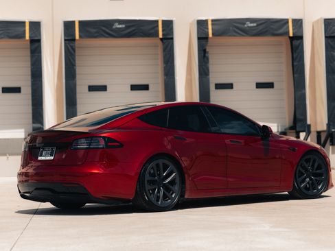 Used 2023 Tesla Model S Standard Range image 2