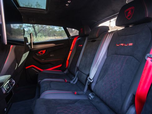 Used 2024 Lamborghini Urus Performante AWD/4WD image 29