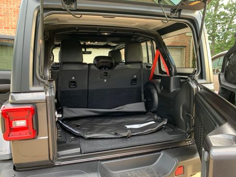 Used 2020 Jeep Wrangler Unlimited Rubicon w/ Quick Order Package 28Y Recon image 9