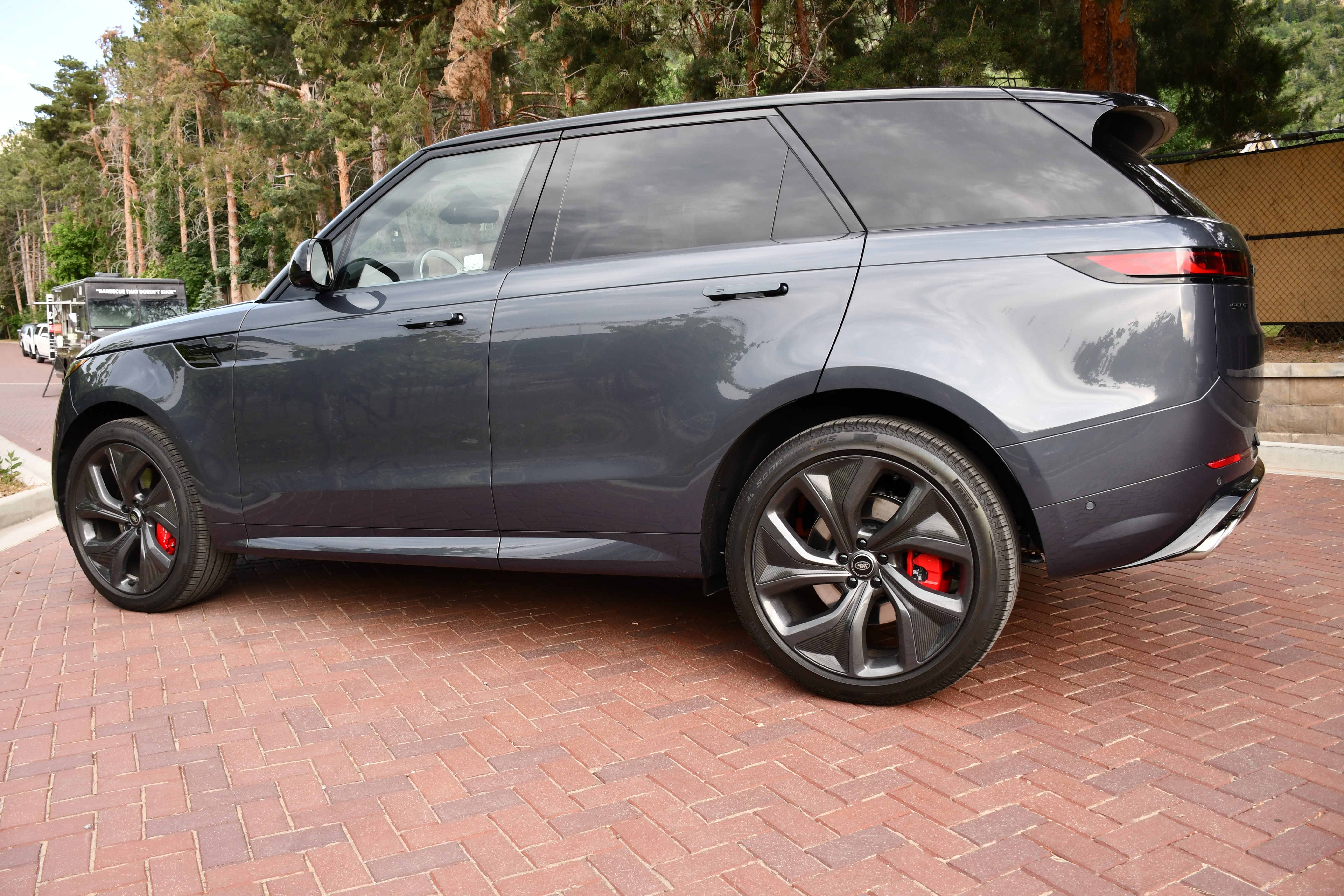Used 2025 Land Rover Range Rover Sport Dynamic SE AWD/4WD image 1