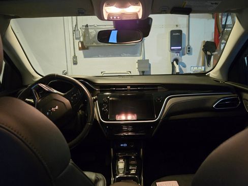 Used 2023 Chevrolet Bolt EUV LT w/ Convenience Package image 8