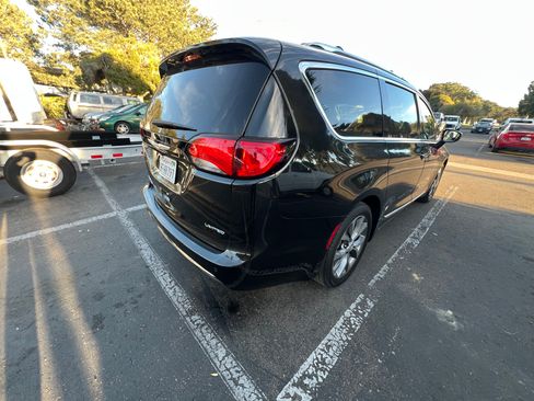 Used 2018 Chrysler Pacifica Limited w/ Tire & Wheel Group image 15