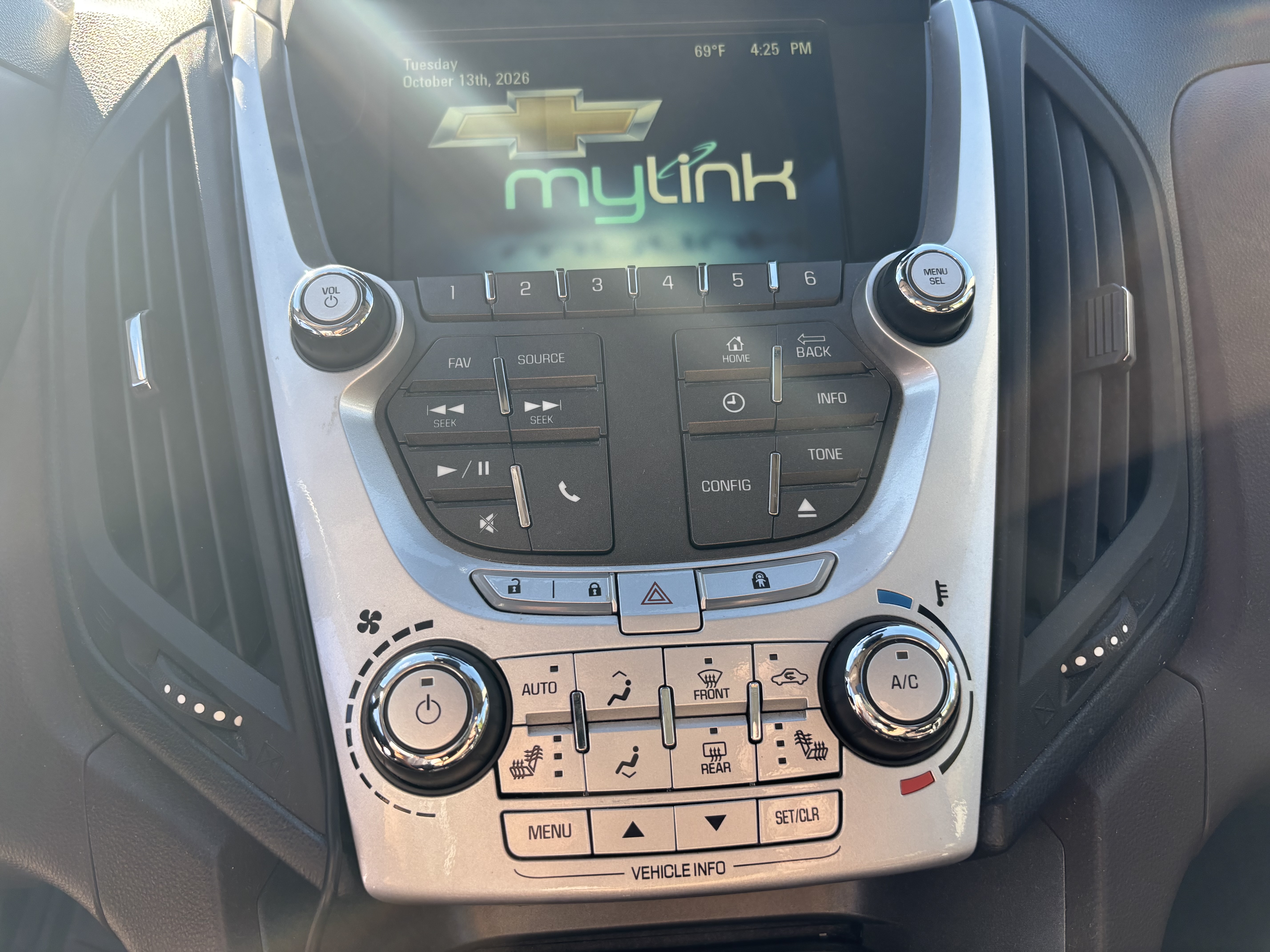 Used 2014 Chevrolet Equinox LT w/ Power Convenience Package AWD/4WD image 22