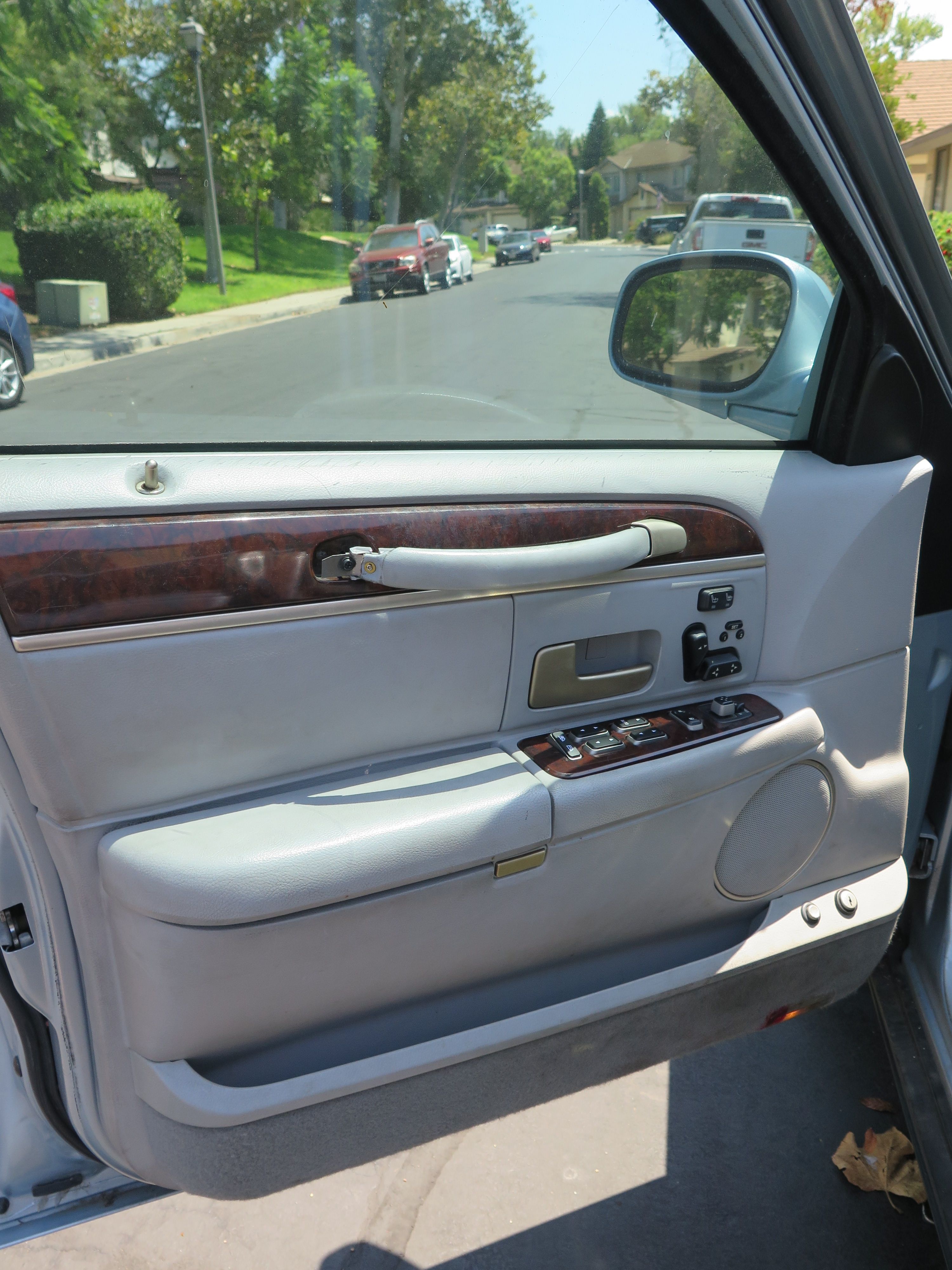 Used 2006 Lincoln Town Car Signature Limited RWD image 13