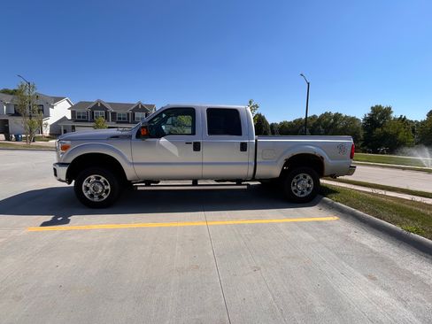 Used 2015 Ford F250 XLT w/ XLT Premium Package AWD/4WD image 12
