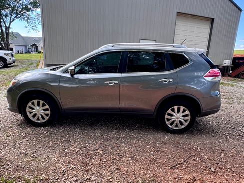 Used 2016 Nissan Rogue S w/ Appearance Package AWD/4WD image 9