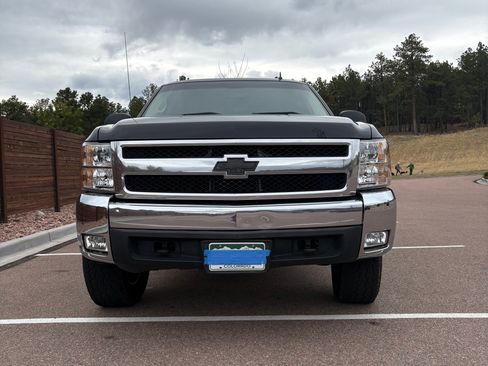 Used 2011 Chevrolet Silverado 1500 LT w/ Interior Plus Package image 2
