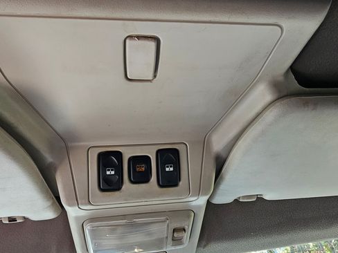 Used 2003 Land Rover Discovery HSE image 10