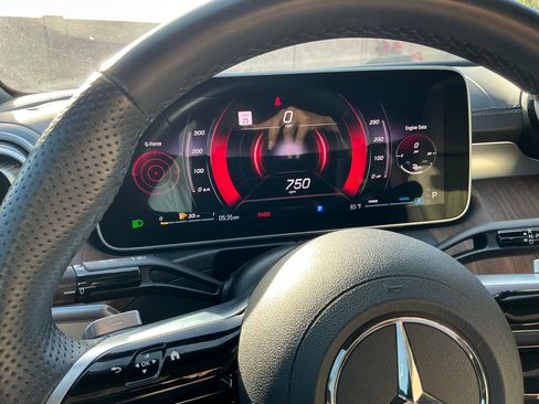 Used 2025 Mercedes-Benz CLE 300 4MATIC Coupe image 17
