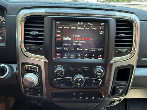 Used 2018 RAM 1500 Laramie AWD/4WD image 18