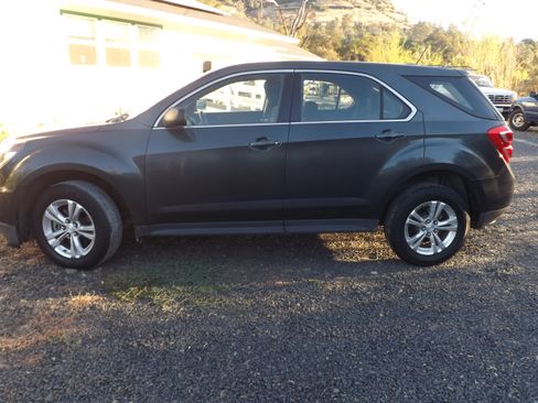 Used 2017 Chevrolet Equinox LS FWD image 1