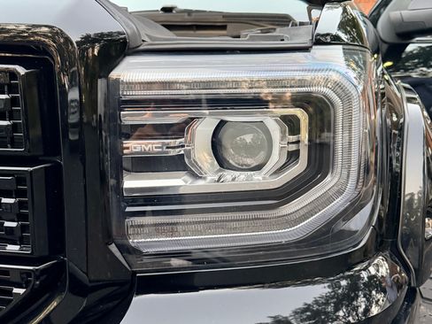 Used 2018 GMC Sierra 1500 Denali image 18