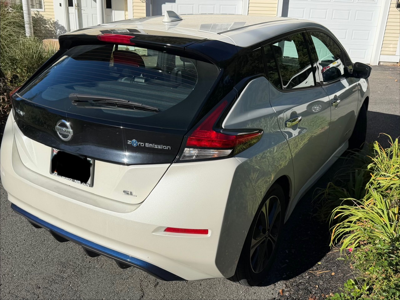 Used 2019 Nissan Leaf SL w/ SL Technology Package FWD image 6