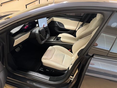 Used 2021 Tesla Model S Plaid image 12
