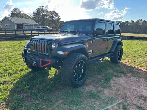 Used 2019 Jeep Wrangler Unlimited Sport S AWD/4WD image 8