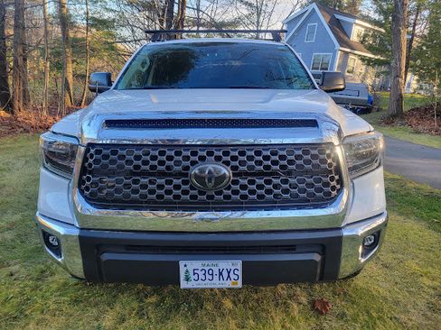 Used 2018 Toyota Tundra SR5 w/ TRD Off Road Package image 4