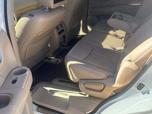 Used 2015 Nissan Pathfinder Platinum w/ Family Entertainment Package image 13