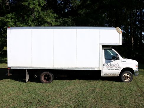 Used 2013 Ford E-450 and Econoline 450 Super Duty RWD image 2