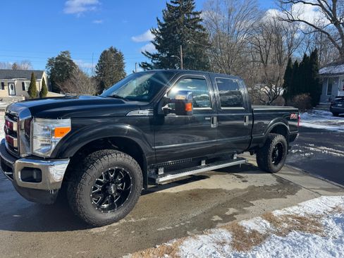 Used 2016 Ford F250 XLT w/ XLT Premium Package image 4