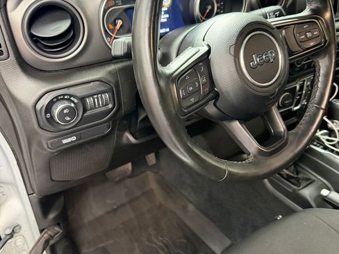 Used 2022 Jeep Gladiator Sport AWD/4WD image 9