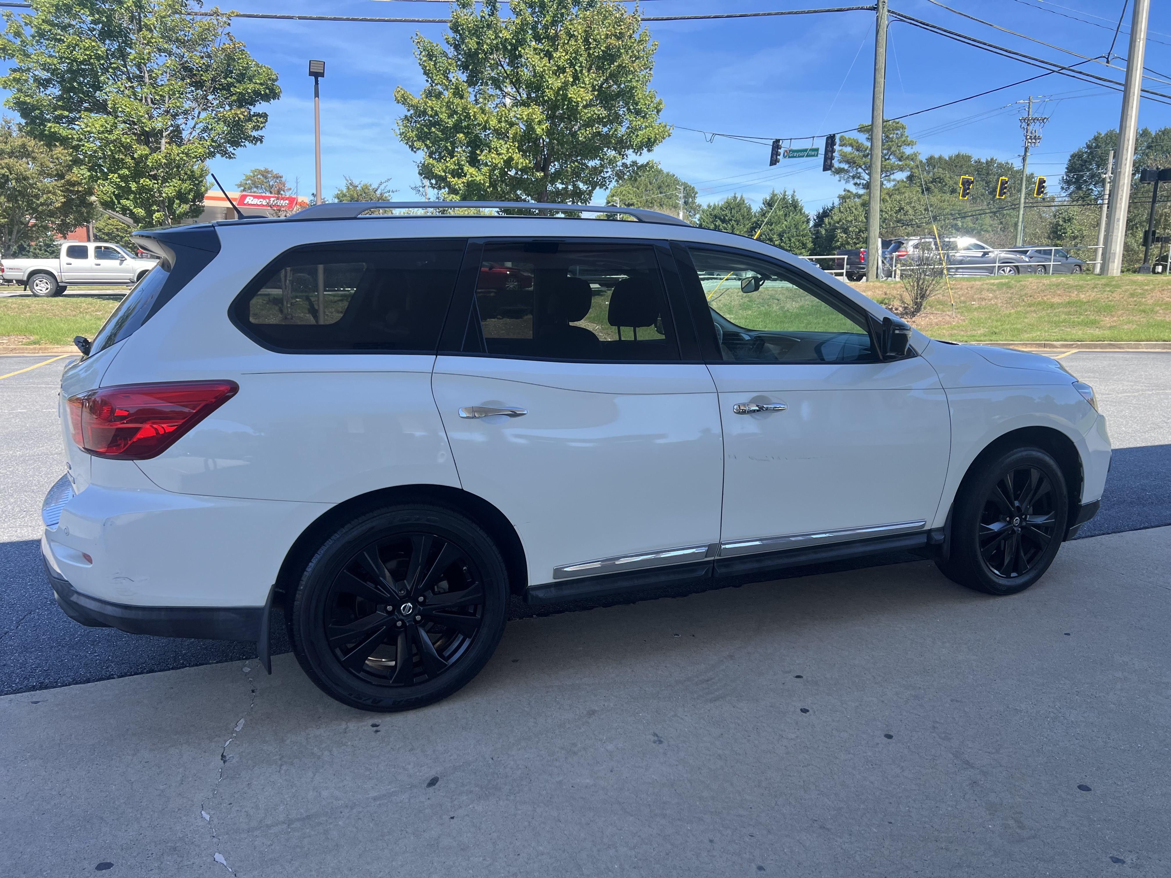 Used 2017 Nissan Pathfinder S AWD/4WD image 13