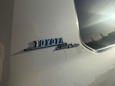 Used 2020 Toyota Land Cruiser Heritage Edition image 10