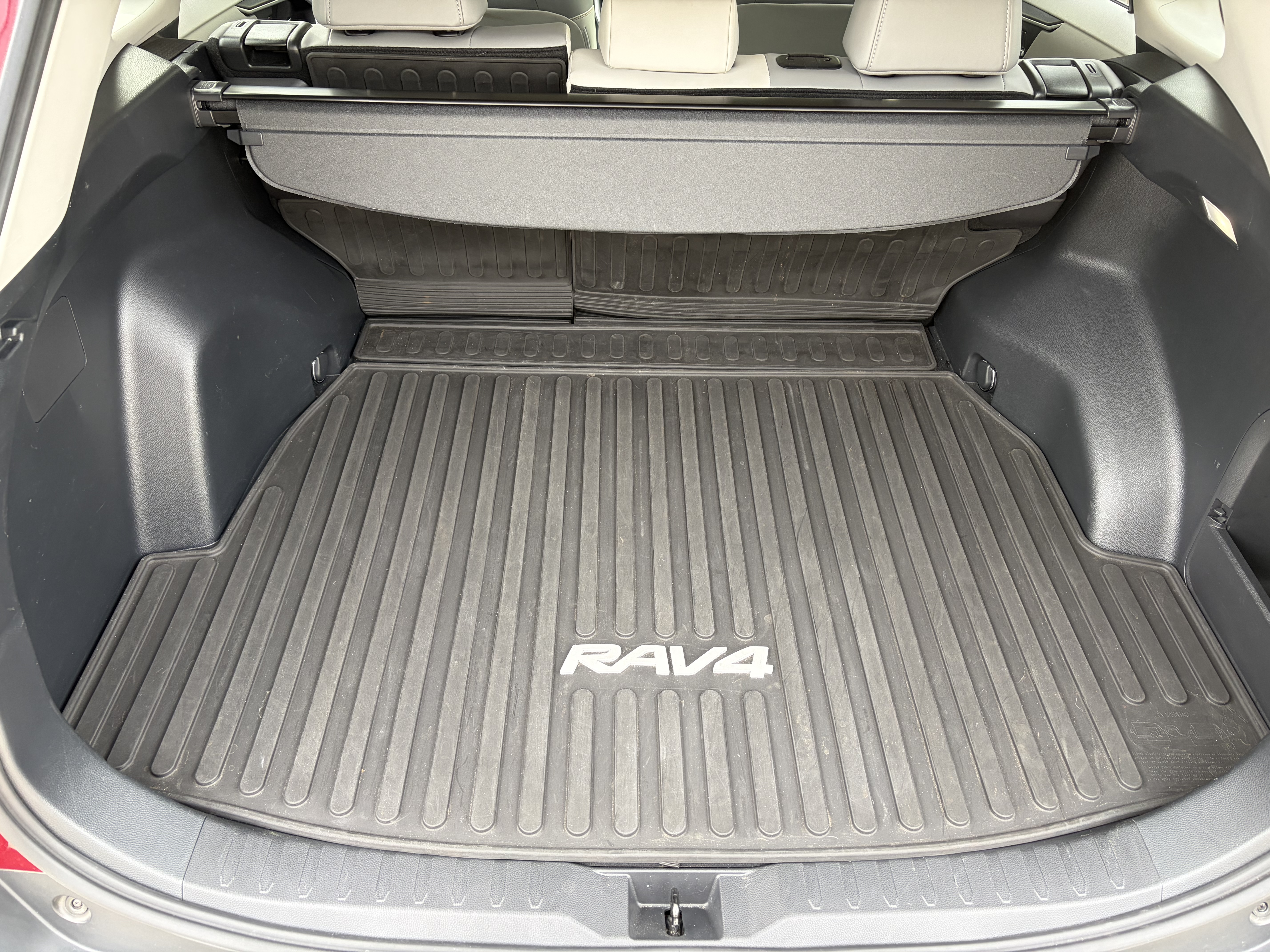 Used 2022 Toyota RAV4 XLE Premium AWD/4WD image 13