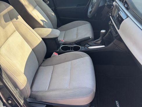 Used 2016 Toyota Corolla LE image 9