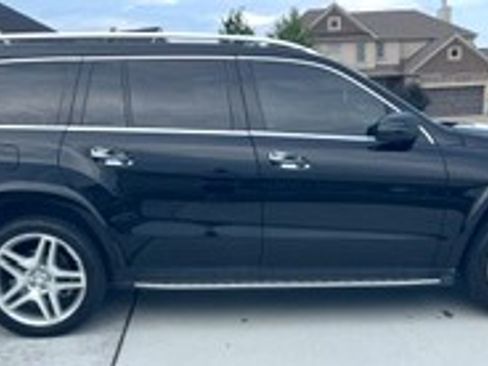 Used 2016 Mercedes-Benz GL 550 4MATIC image 2