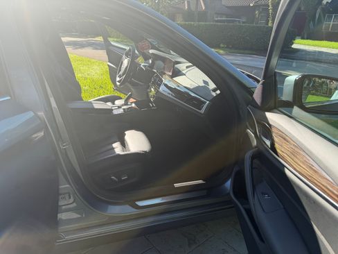 Used 2019 BMW 540i w/ Executive Package RWD image 9